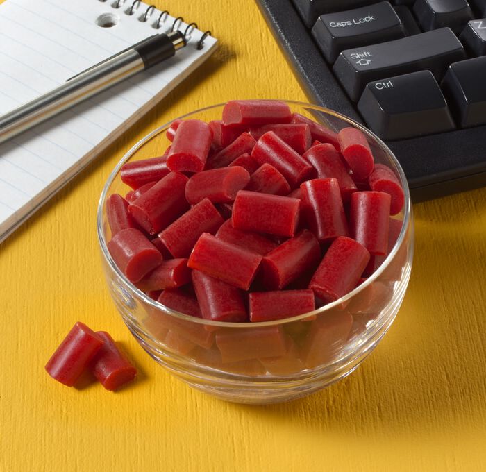 Bolsitas de caramelos estilo regaliz con sabor a cereza, 2,25 oz (36 unidades)