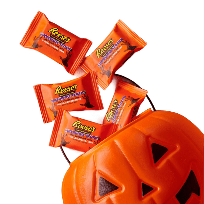 REESE'S Werewolf Tracks - Tazas de mantequilla de maní con sabor a chocolate con leche y vainilla, tamaño bocadillo, bolsa de dulces de Halloween, 9.35 oz
